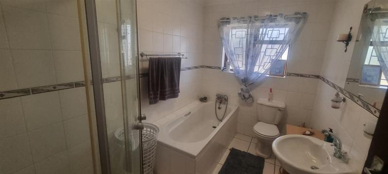 4 Bedroom Property for Sale in Fraaiuitsig Western Cape